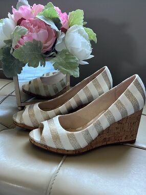 Kelly & Katie White and Gold Striped Cork Wedge Peep-Toe Heels Size 6.5